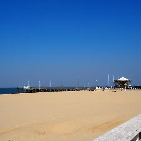 Apartment T2 Confortable Avec Balcon, Parking Et Equipements, Centre Arcachon, Proche Et Casino Arcachon